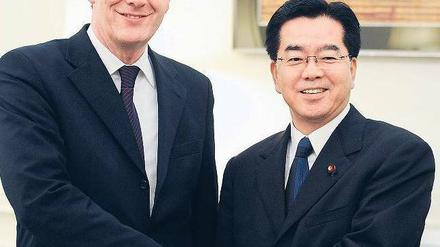 150 Jahre Handschlag: Bundespräsident Christian Wulff und der japanische Vizeaußenminister Yutaka Banno.