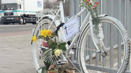 Im Jahr 2010 starben auf Berlins Straßen sechs Radfahrer. Wer in der falschen Richtung unterwegs ist, lebt besonders riskant.