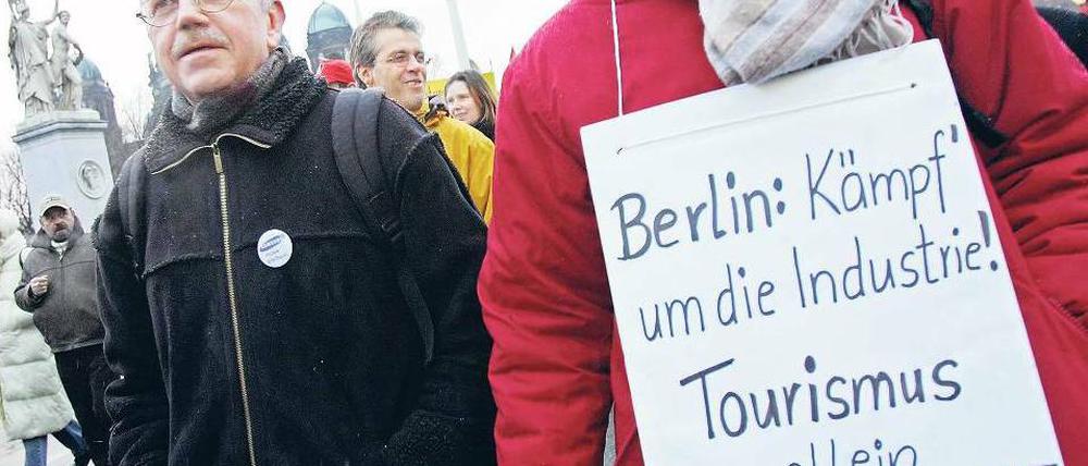 Deutliche Warnung. Berlin hat über Jahre Industriearbeitsplätze verloren. 2005 etwa demonstrierten Beschäftigte von Samsung, JVC und CNH gegen die Schließung ihrer Betriebe.