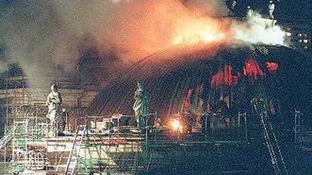 Unter der Kuppel. 1994 brannte der Deutsche Dom. 
