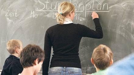Besser qualifizieren. Die Lehrerausbildung muss dringend reformiert werden. Denn Brandenburg wird in den kommenden Jahren tausende Pädagogen neu einstellen müssen. Foto: ddp