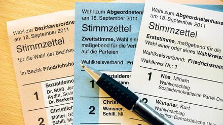 Auszählen, immer wieder: In mehreren Berliner Bezirken kam es bei der Wahl zu Pannen.