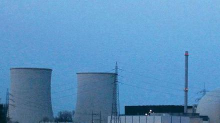Umstrittene Technologie. In Deutschland werden viele Kraftwerke abgeschaltet, wie hier die Reaktoren in Biblis. In Polen soll in einigen Jahren ein Atomkraftwerk entstehen.