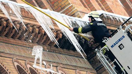 Zapfenstreich: Wintereinsätze wie dieser sollen in Zukunft nicht mehr an der Feuerwehr hängen bleiben.