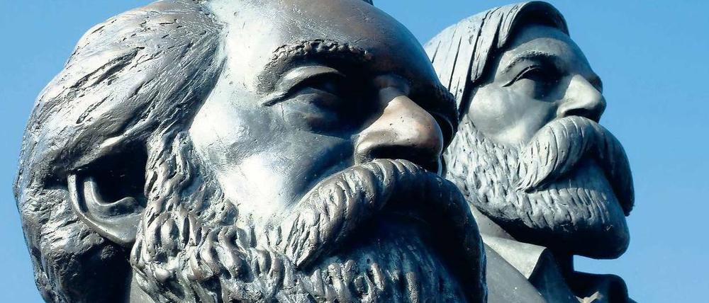 Bundesbauminister Peter Ramsauer will das Marx-Engels-Denkmal weg haben.