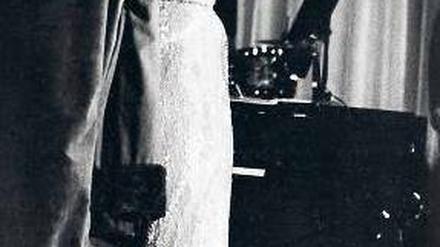 Die Diva aus Schöneberg. Auch als Sängerin feierte Marlene Dietrich Erfolge, so bei ihrer Broadway-Show im Mark Hellinger Theater 1968. Foto: dapd