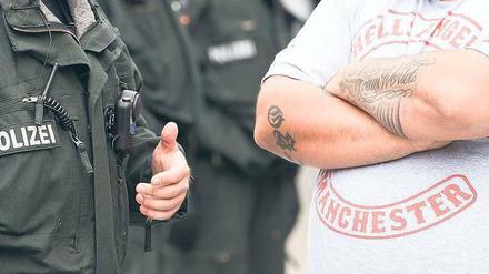 Harter Gegner. Nach den Razzien im Rockermilieu werden in Potsdam Polizisten bedroht. Im Berliner Landeskriminalamt steht die Chefermittlerin in der Kritik.