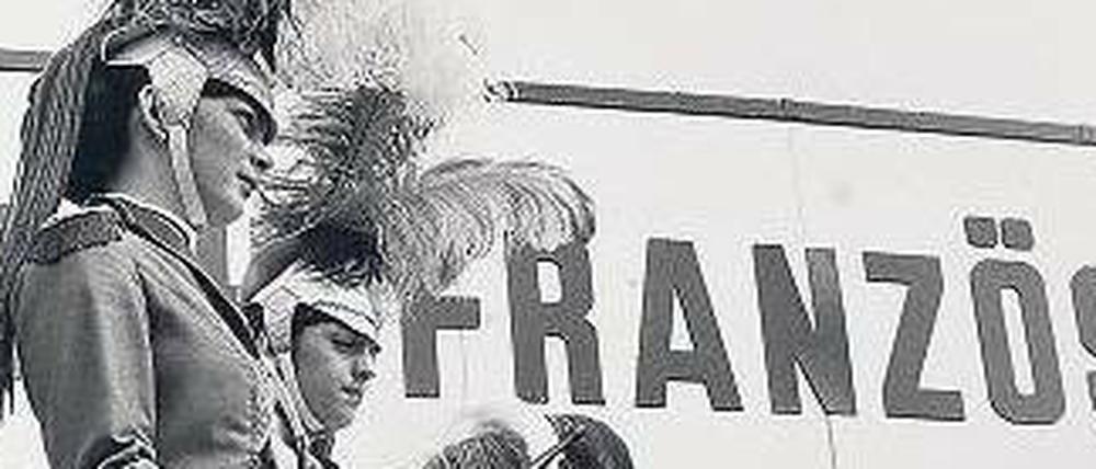 Trommeln gehört zum Handwerk. Beim Deutsch-Französischen Volksfest 1980 traten auch diese Majorettes aus Saint-Etienne auf. 