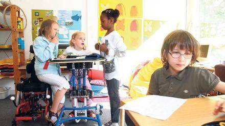 Klassenzimmer für alle. Ab 2020 sollen behinderte und nichtbehinderte Kinder in Berlin überall gemeinsam lernen können. Doch noch sind längst nicht alle Schulen dafür gerüstet. Die Fläming-Grundschule in Friedenau bildet eine der wenigen Ausnahmen. 