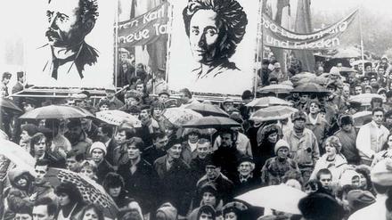 Marsch zur Erinnerung an Karl Liebknecht und Rosa Luxemburg 1988.