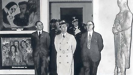 Macht und Kultur. Am 27. Februar 1938 besuchte Joseph Goebbels die Ausstellung „Entartete Kunst“ im Haus der Kunst am Königsplatz (heute: Platz der Republik). 