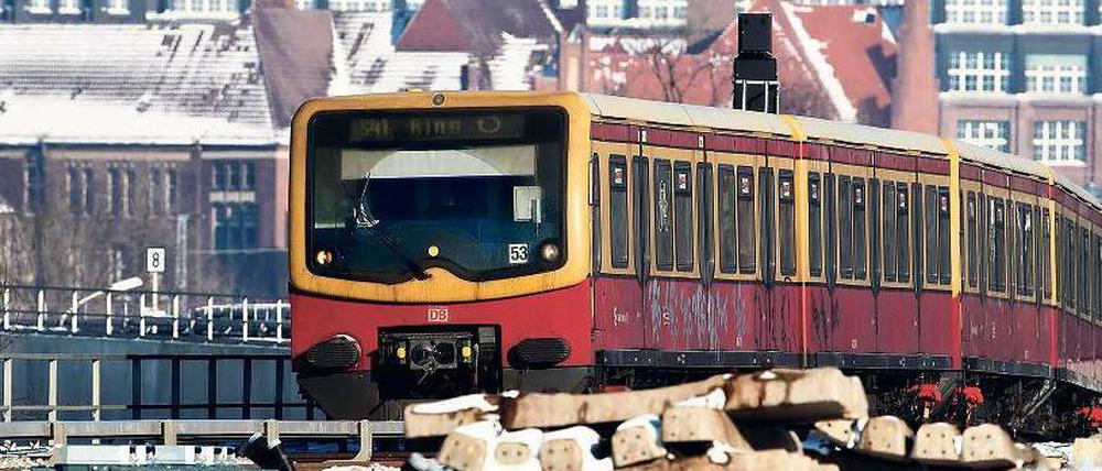 Noch lange nicht über’n Berg. Bezüglich der Zukunft der S-Bahn ist die letzte Entscheidung noch nicht gefallen. Foto: dpa/Sören Stache