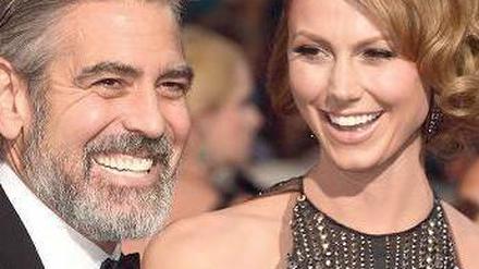 Alleingang. Stacey Keibler konnte ihren Freund George Clooney offenbar nicht überreden, zur Escada-Eröffnung am Ku’damm mitzukommen – er soll krank in seinem Bett im Soho-House herumliegen. Foto: dpa