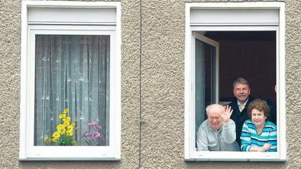 Lärmgeschützt. Ein Ehepaar in Waltersdorf im Landkreis Dahme-Spreewald hat sich bereits Schallschutzfenster einbauen lassen. Foto: dpa