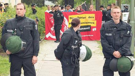 Rechtsextreme in Karlshorst. Am Mittwoch demonstrierten Anhänger der NPD vor dem Deutsch-Russischen Museum. Dort fand eine Feier zum Jahrestag der deutschen Kapitulation statt. Gegendemonstranten protestierten gegen den rechtsextremen Aufmarsch.