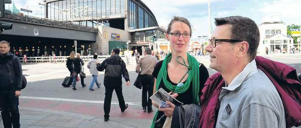 Grenzgänger: Sally Ollech und Carsten Voss, der einst ohne Wohnung war, machen das Thema Obdachlosigkeit zum Thema einer Stadtführung. 