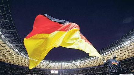 Licht an,Fahne raus.Im August steht fest, ob in Berlin wieder ein großes Fußball-Turnier ausgetragen wird. Das letzte ist ja schon ein paar Jahre her. [