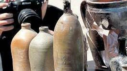 Nicht schön, aber selten. Das hier sind nämlich keine ollen Vasen. Sondern archäologisch wertvolle Fundstücke. Foto: dpa