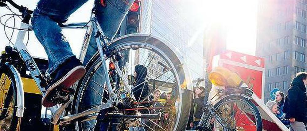 Strampeln gegen Hindernisse. Auch wenn der Fahrradverkehr stark zugenommen hat – viele Radler haben den Eindruck, dass sie von Teilen der Politik und der Verwaltung ignoriert werden. 