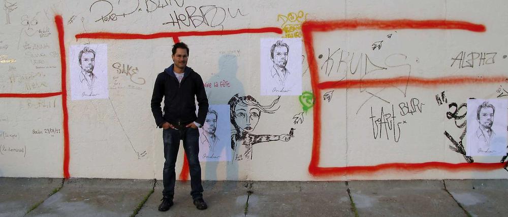Gesicht für die Stadt. Shaan Syeds Freund Andrew Hull starb 2010 bei einem Fahrradunfall. Daraufhin hängte Syed Plakate mit dessen Konterfei in vielen Städten auf. Daraus hat er nun ein Buch gestaltet, das er heute in Berlin vorstellt. Foto: privat
