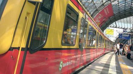 Kurzzug. Die S 21 sollte den Hauptbahnhof besser ins Berliner Liniennetz integrieren. Wegen Baufehlern klappt das aber vorerst nicht. 