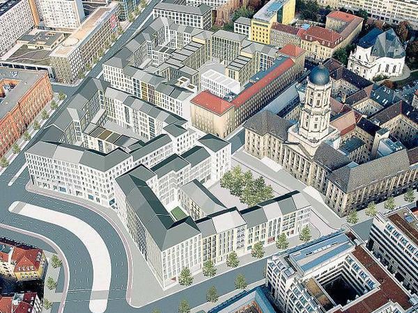 Ähnliche Pläne am Molkenmarkt. Wer die Leipziger Straße durchfährt über Mühlendamm erreicht das Rote Rathaus (links angeschnitten). Davor, am Molkenmarkt, sollen Straße und Parkplätze verschwinden und Platz für Wohnungen schaffen. 