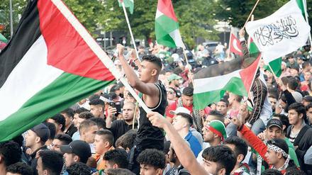 Aggressive Stimmung. Rund 1000 meist junge Araber demonstrierten bereits am vergangenen Sonnabend am Potsdamer Platz für ein freies Palästina. 