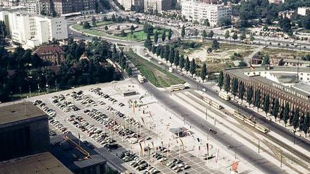 Westend, 1958. Der Theodor-Heuss-Platz heißt noch Reichskanzlerplatz (bis Dezember 1963), die SFB-Zentrale wird erst im Jahr 1970 eröffnet – sie ist damals eine Brache. 