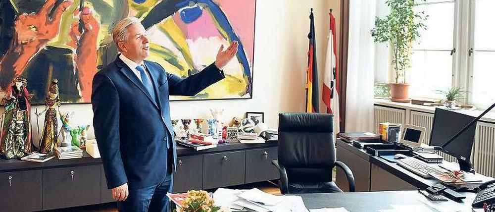 Letzte Tage im Roten Rathaus. Der Regierende Bürgermeister Klaus Wowereit steckt den bevorstehenden Abschied „nicht einfach so weg“. 