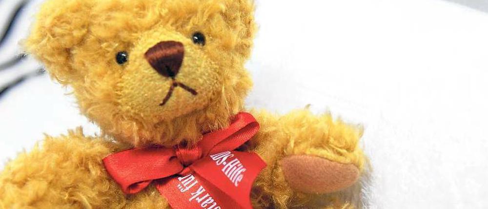 Ein Teddy zum Knutschen. Willkommensgeschenk für Flüchtlinge.