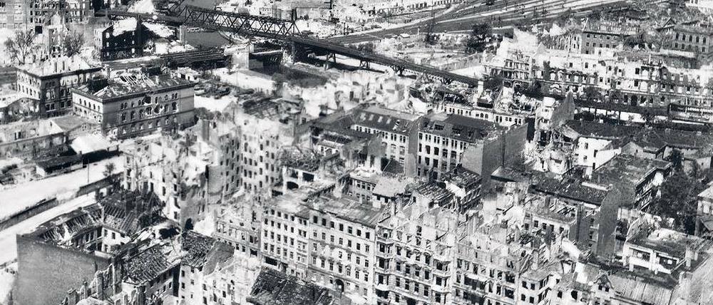 Die Stadt als Trümmerfeld: In Berlin stand nach dem Bombenangriff vor 70 Jahren kein heiles Haus mehr.