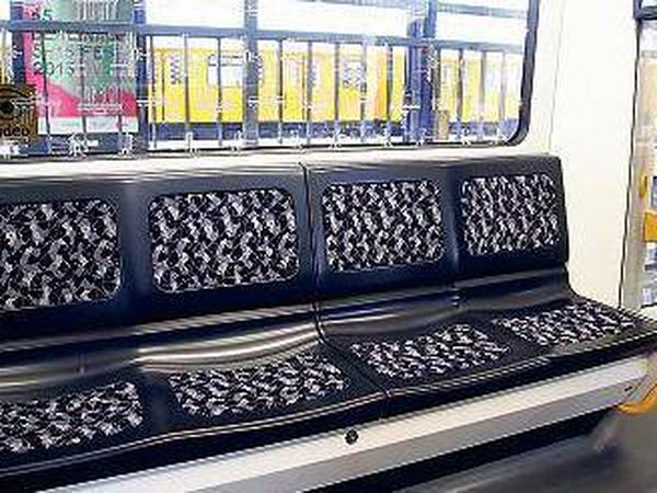 Die Sitze der neuen U-Bahn sind breiter und härter.