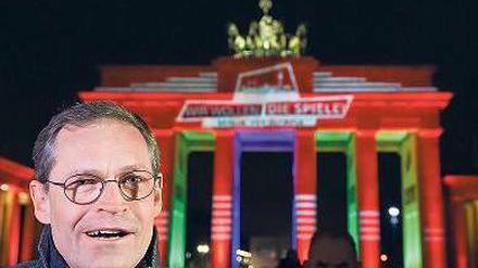 Und es ward Licht. Mit einem Knopfdruck startete Berlins Regierender Bürgermeister Michael Müller die Lightshow am Brandenburger Tor. 