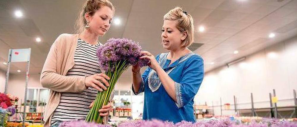 Flowerpower. Franziska von Hardenberg (rechts), die Chefin des Abodienstes Bloomy Days hat es einfacher als der Blumenladenbesitzer um die Ecke: Sie weiß schon vorher, was gekauft wird.