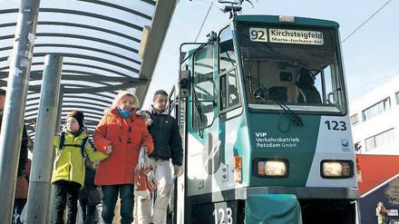 Die Alte rollt ins Depot. Die Potsdamer Verkehrsbetriebe wollen die alten Tatrabahnen bis spätestens 2022 ausrangieren. 