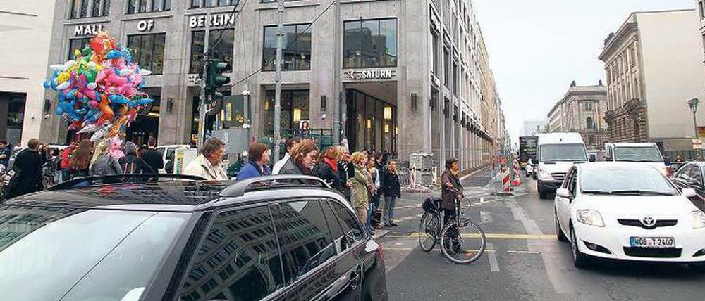 Aufgepasst! Zum Beispiel in der Leipziger Straße lebt es sich im Straßenverkehr gefährlich.