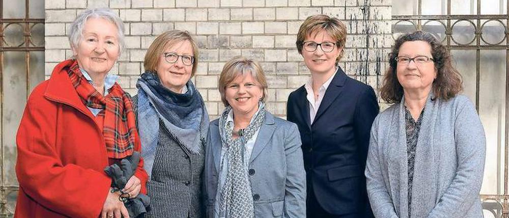 Zonta-Präsidentin Anett Hoffmann-Theinert (2.v.r.) mit Marianne Gaehtgens, Karen Hiort, Ute Freifrau von Rechenberg und Sabine Röder (v. l.). Der Vorsitz wechselt jedes Jahr.