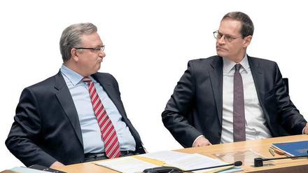 Zerknirscht auf der Regierungsbank: Frank Henkel und Michael Müller haben sich nicht mehr viel zu sagen.