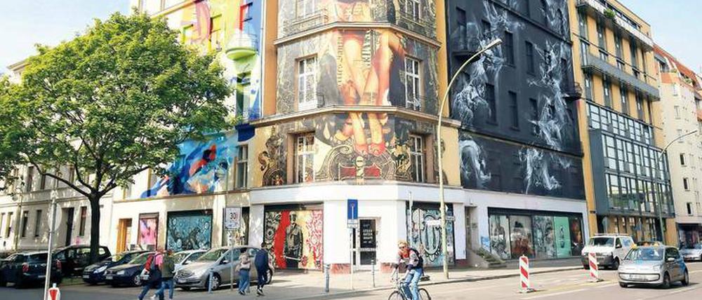 Großflächige Graffitis: In der Bülowstraße zieht künftig Street-Art ein.