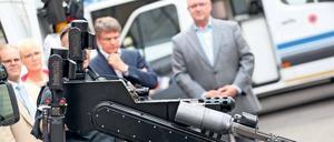 Der Neue. Der Fernlenkmanipulator der Berliner Polizei wurde am Montag in Anwesenheit von Innensenator Frank Henkel (CDU) vorgestellt. 