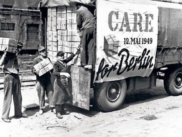 As die Berlin-Blockade am 12. Mai 1949 endete, konnten auch Care-Pakete wieder mit dem Lastwagen nach Berlin gebracht werden.