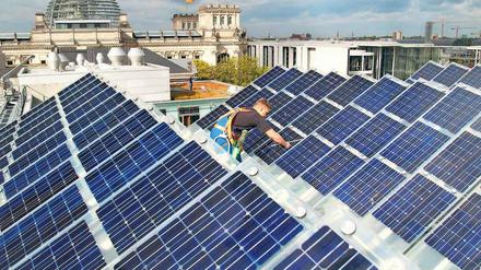 Sonnige Aussichten. Die Dächer öffentlicher Gebäude in Berlin sollen der Gewinnung von Solarenergie dienen. Foto: 