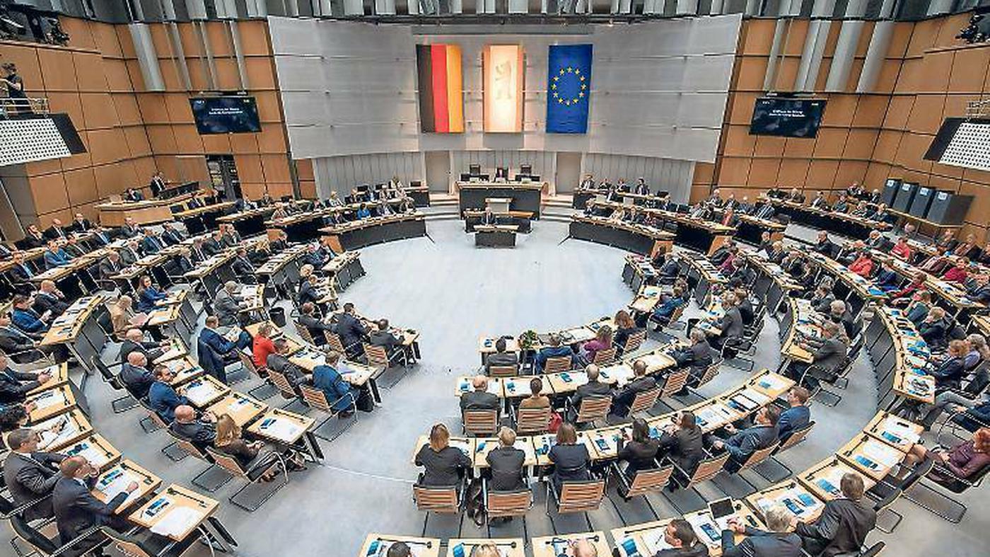 Berlins neue Regierung: Die erste Aktuelle Stunde bestimmt die AfD