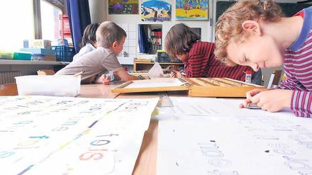 Beim Deutschlesen schneiden die bilingual unterrichteten Kinder in Berlin sogar etwas besser ab als Schüler aus regulären Klassen.