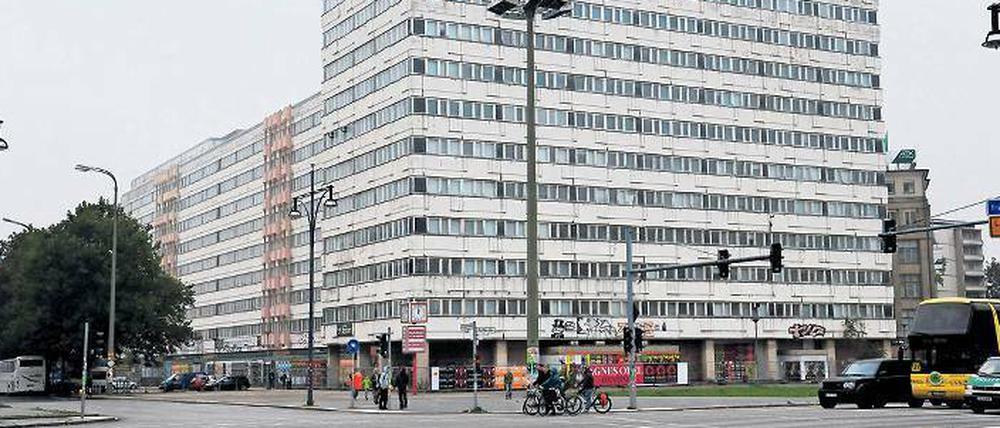 Das Haus der Statistik in der Nähe vom Alexanderplatz steht seit 2008 leer. Der Wert soll bei 47 Millionen Euro liegen. 