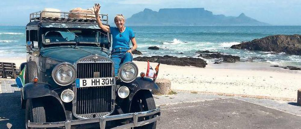 Unzetrennlich. Heidi Hetzer ist mit ihrem Hudson, Baujahr 1930, rund 84 000 Kilometer durch die Welt gefahren. 