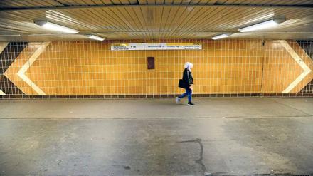 Alles so schön bunt hier. Der U-Bahnhof Cottbusser Platz in Hellersdorf, eröffnet im Sommer 1989. 