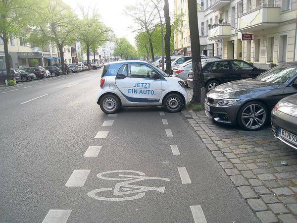 Hindernisparcours. Autos, die auf Radspuren geparkt werden, gehören zu den täglichen Herausforderungen für Berlins Radfahrer.