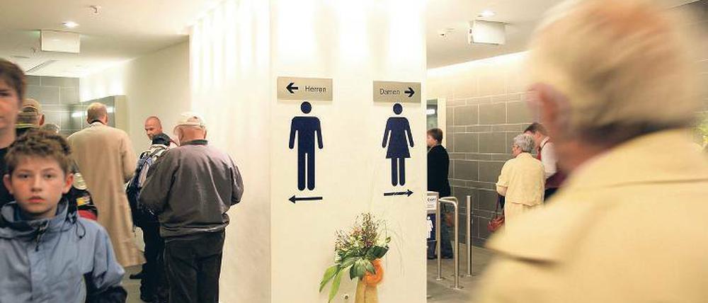 Schnelles Geschäft. Die öffentliche Toilette am Hauptbahnhof. 