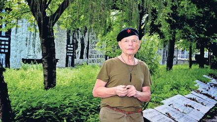 Im Parlament der Bäume. Der 90-jährige Künstler und Umweltaktivist Ben Wagin an dem von ihm geschaffenen Gedenkort. 